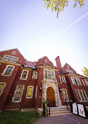 Exterior of glensheen mansion in duluth, mn.