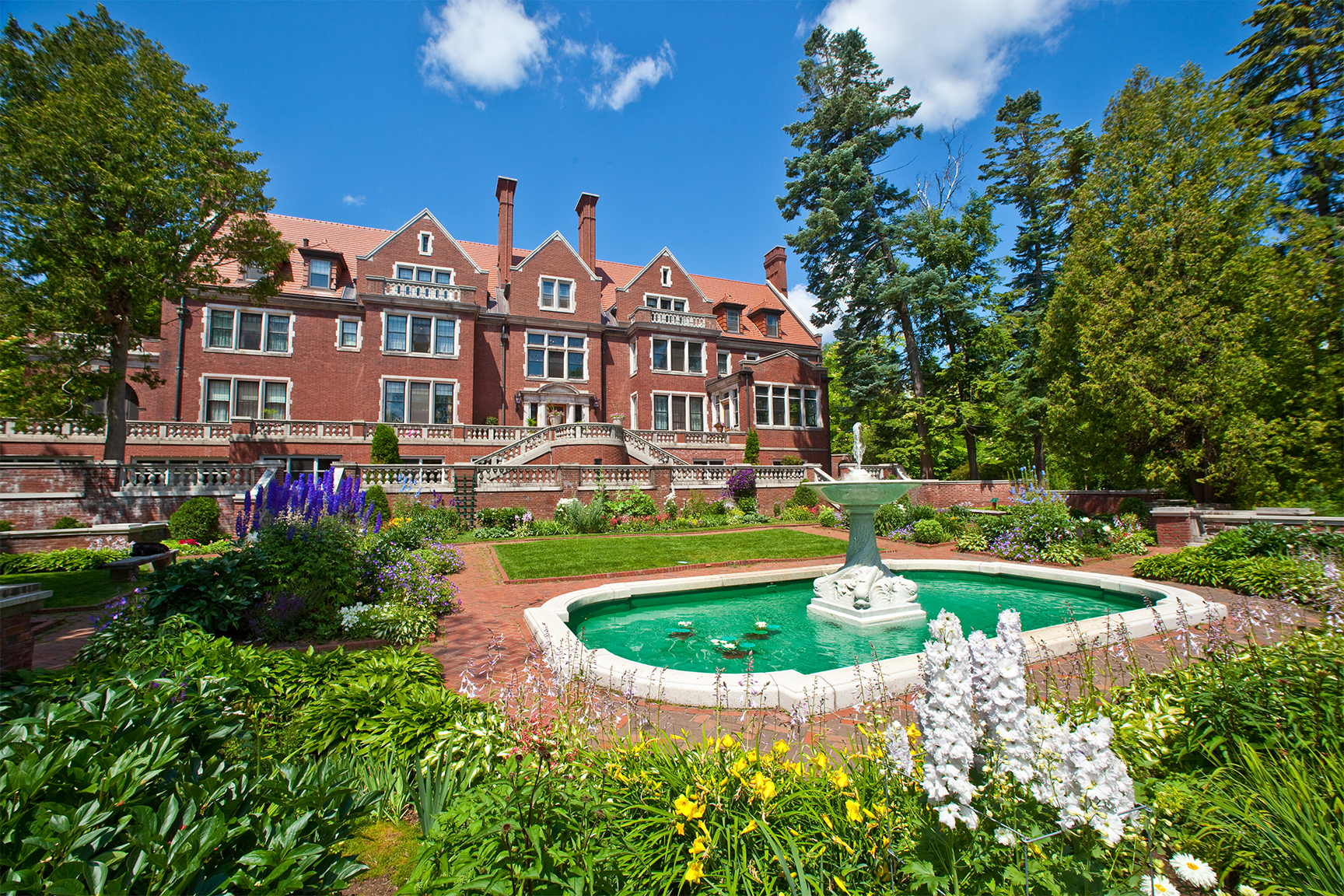 Insights from glensheen’s gardens with head gardener emily ford 2 Glensheen mansion in duluth, minnesota, a red brick estate overlooking a formal garden with a fountain and summer flowers.